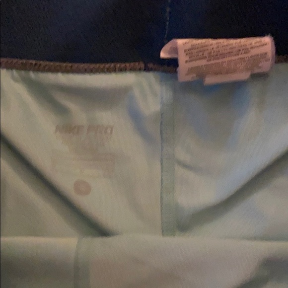 Nike pro shorts - Picture 2 of 2